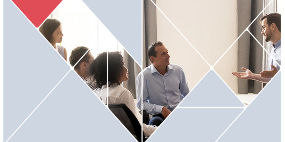 Bild zur Fachtagung "Interaktionsarbeit gestalten" mit einem Foto einer Präsentationssituation, in der ein Mann vor vier ZuhörerInnen spricht.