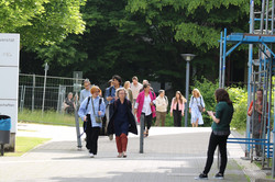 Die ersten Teilnehmenden kommen zur Konferenz