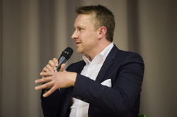 Dr. Ronald Kriedel Dr. Ronald Kriedel hält eine Rede