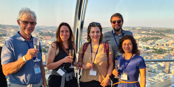 (von links nach rechts) Prof. Dr. Jürgen Howaldt, Marthe Zirngiebl, Kathrin Bauer, Dr. Rick Hölsgen und Dr. Karina Maldonado-Mariscal