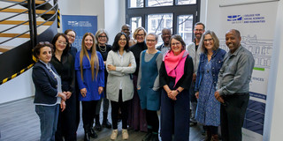 Group photo of the Senior Fellows and their hosts.