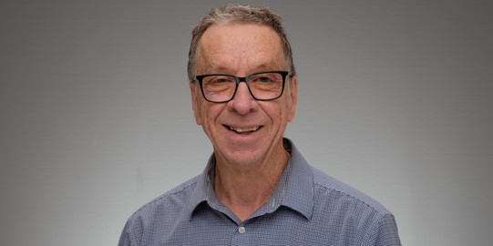 Ein Potrait Foto von Prof. Dr. Jaques Caillouete