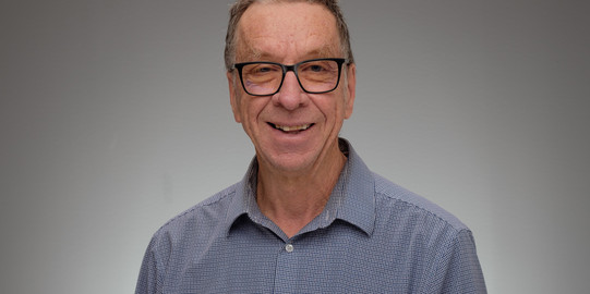 Ein Potrait Foto von Prof. Dr. Jaques Caillouete