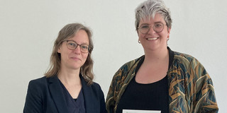assistant professor Laura Negele receives her certificate of appointment from Vice-Rector Prof. Nele McElvany.