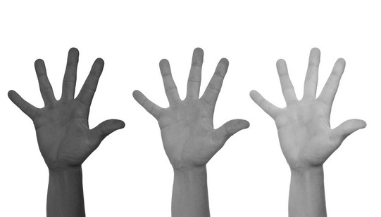 Drei verschiedene Hände