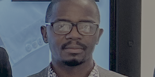 Ein Potrait Foto von Assoc. Prof. Nelson Casimiro Zavale