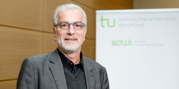 Portrait of Prof. Dr. Johannes Weyer