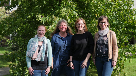 The photo shows Saskia Kreuznacht, Nicole Stadtfeld, Yvonne Zech and Katja Hohns. They form the deanery administration team under the leadership of Managing Director Nicole Stadtfeld.